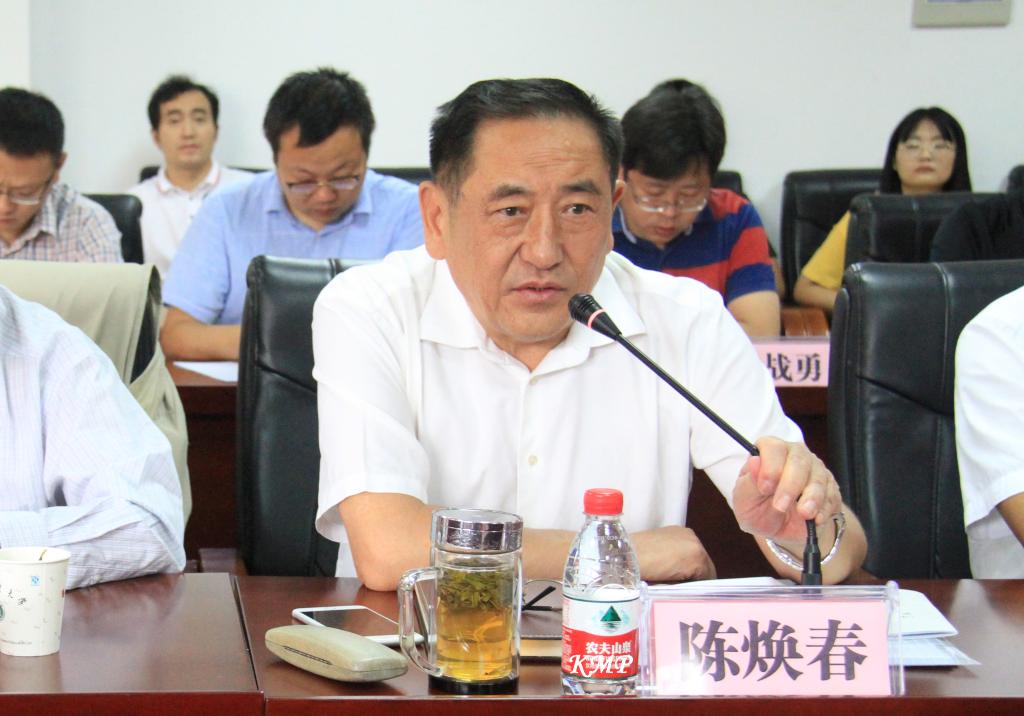 中国工程院院士、华中农业大学教授陈焕春在会上发言